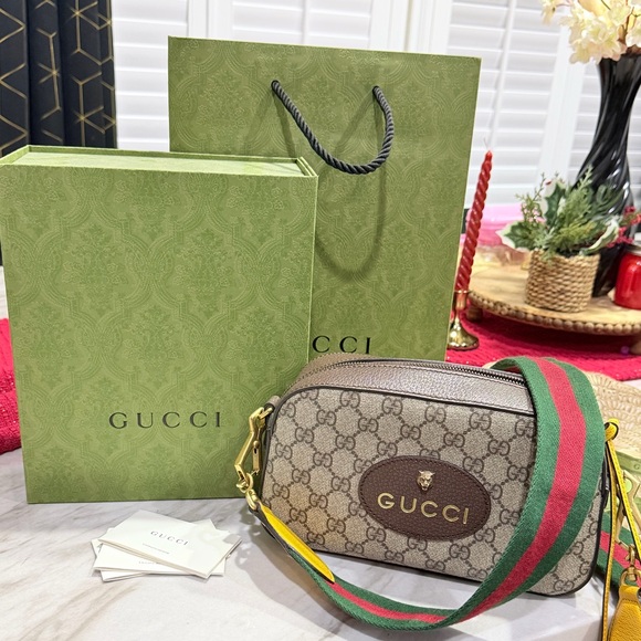 Gucci Handbags - Gucci Crossbody Bag